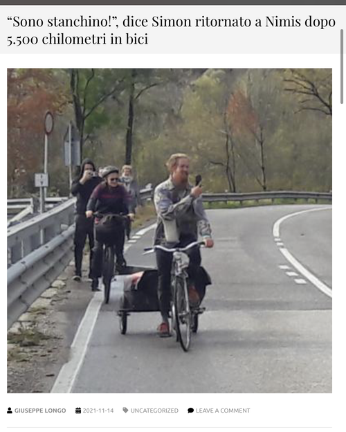 Il giornale mostra l'arrivo di Milio a Nimis. "Sono stanchino!" dice Simon ritornato a Nimis dopo 5500 km in bici.